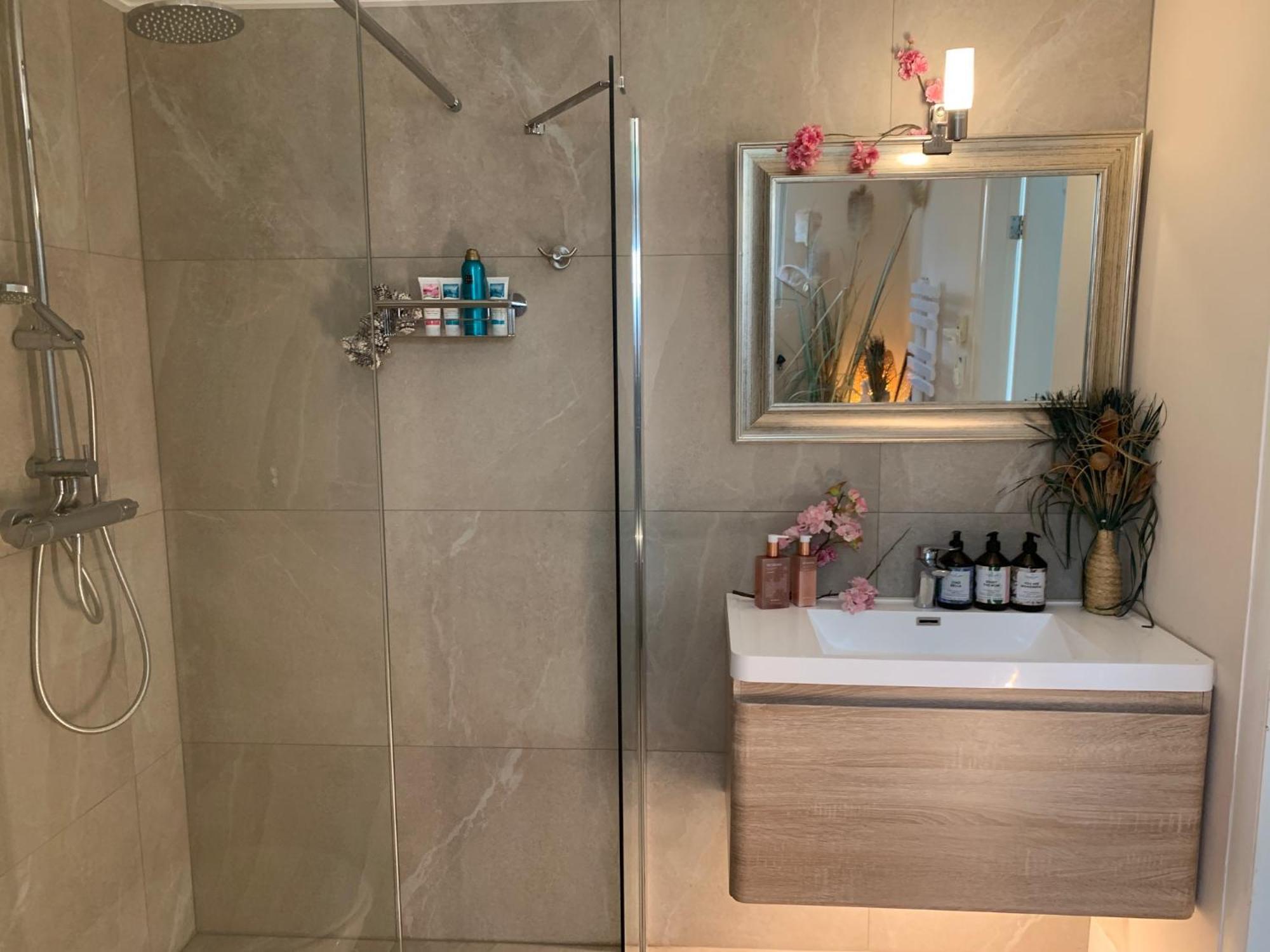 Romantisch Wellness Appartement Met Prive Hottub Sauna Gamesroom Den Ham Zewnętrze zdjęcie