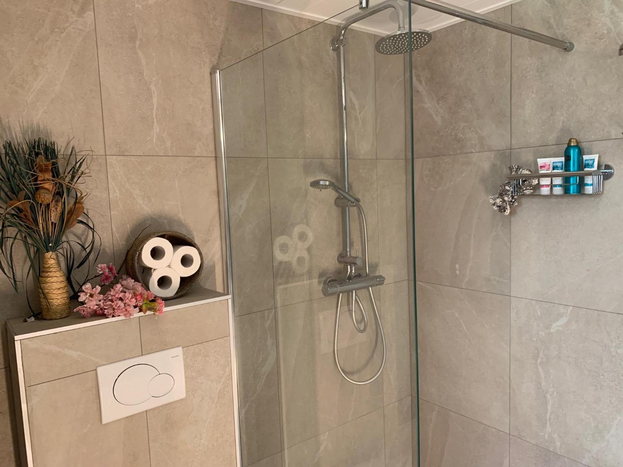 Romantisch Wellness Appartement Met Prive Hottub Sauna Gamesroom Den Ham Zewnętrze zdjęcie